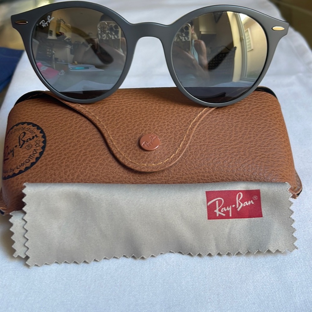RAY BAN 4296 6332/88 50 21 150 Lite Force. Matte dark gray frames, silver lenses
